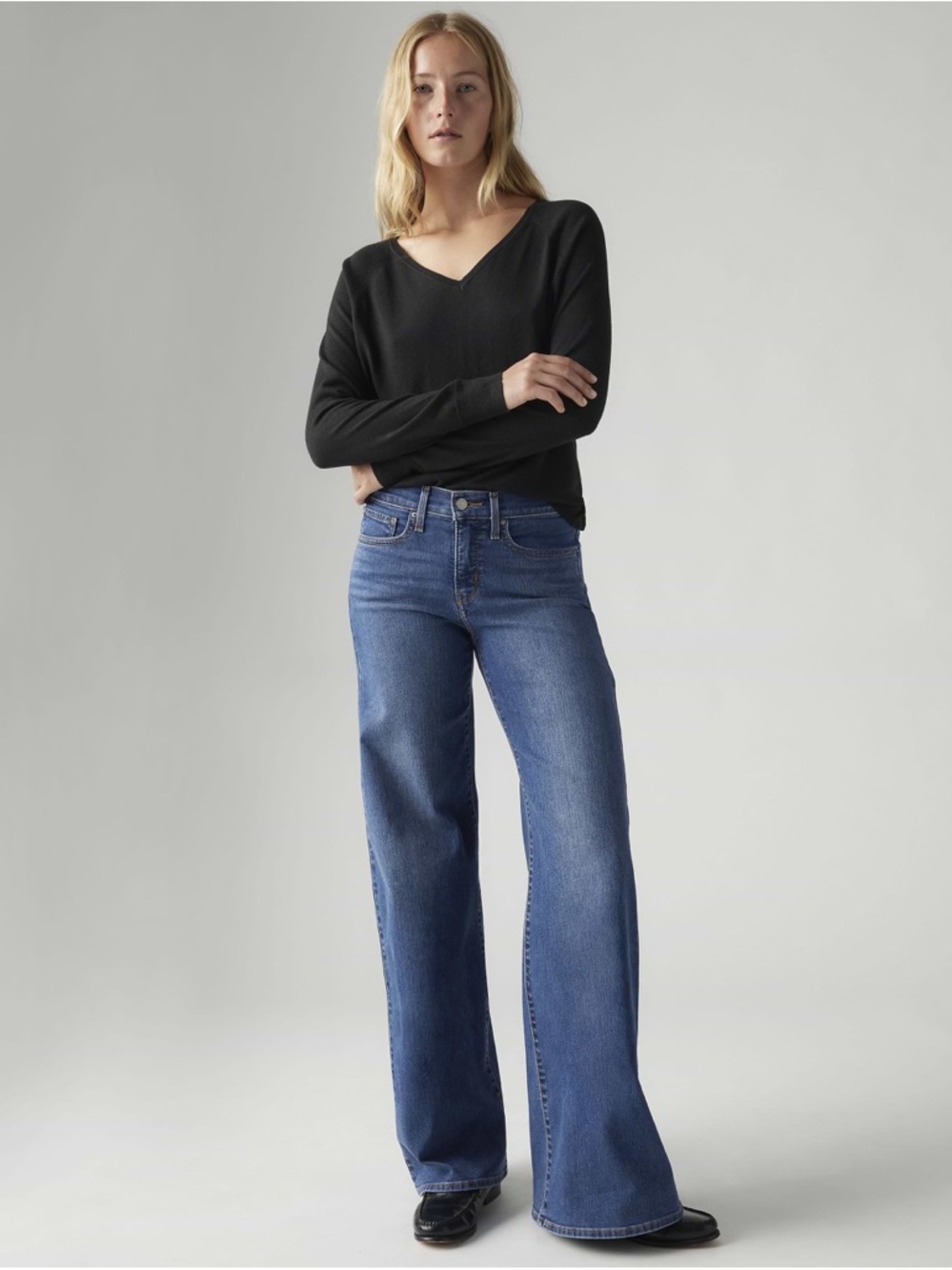 NWT Levi's Women’s 318 Shaping Wide-Leg Mid-Rise Blue Denim Jeans 33 x 32